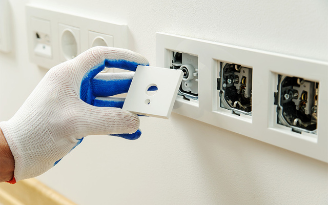 Elektro­installation bei Elektro Schulze GmbH in Dessau - Roßlau