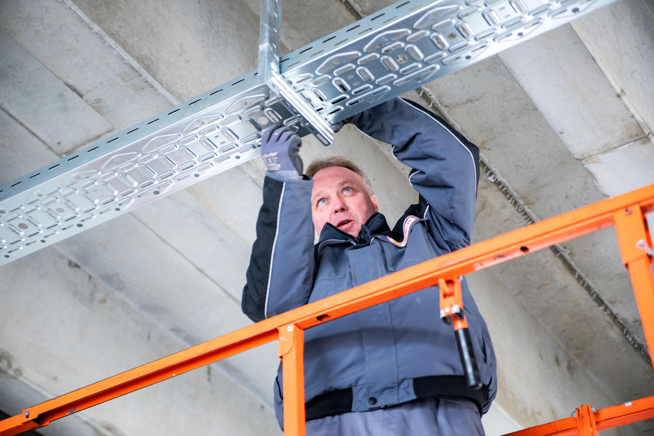 Kabeltrasse im Cupra Autohaus
